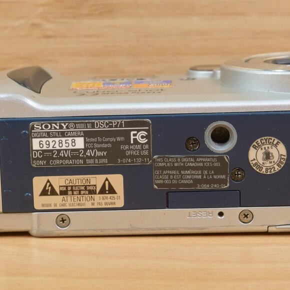 Sony Cyber-shot DSC-P71 3.2MP Digital Camera, 3X Optical Zoom, Made in Japan - Picture 7 of 8